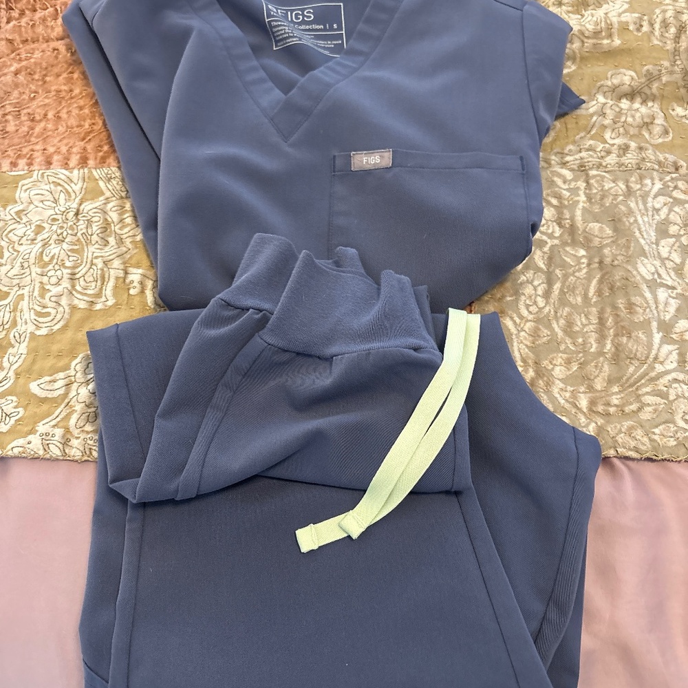 Figs scrub set